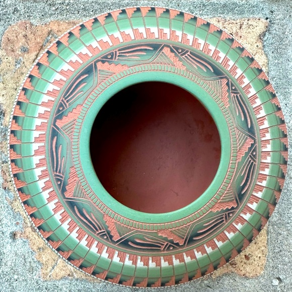 HAND etched/painted pottery award winning Navajo artist Susie Charlie 6.5"x4.25" - Picture 2 of 8